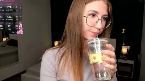 Snapshot of portia_bubbles chatting on October 10, 8:03 pm Elizabeth online show from October 10, 8:03 pm