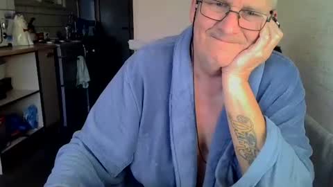 poshman65 online show from November 21, 9:29 am