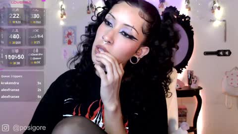 Snapshot of posigore chatting on December 6, 9:29 pm Anna Goth independient model online show from December 6, 9:29 pm