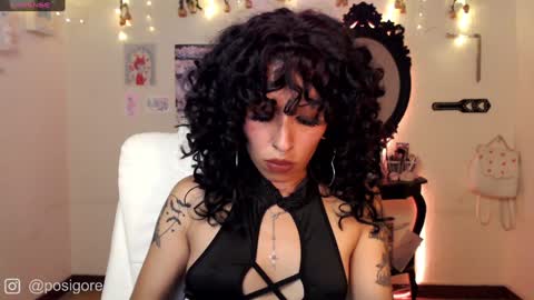 Snapshot of posigore chatting on December 4, 9:18 pm Anna Goth independient model online show from December 4, 9:18 pm