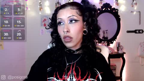 Snapshot of posigore chatting on December 6, 6:22 pm Anna Goth independient model online show from December 6, 6:22 pm