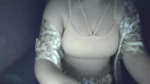 pralinne_ online show from February 13, 11:15 pm