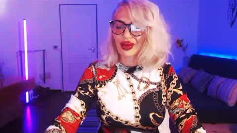 Victoria online show from December 11, 8:28 pm