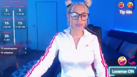 Victoria online show from November 15, 8:43 pm