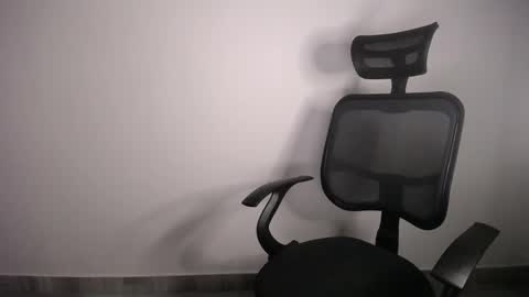 Plux online show from February 18, 1:10 am