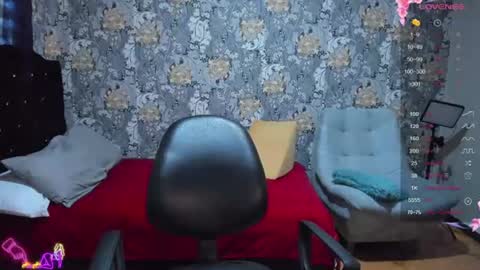 pretty_cristal22 online show from July 12, 4:54 pm