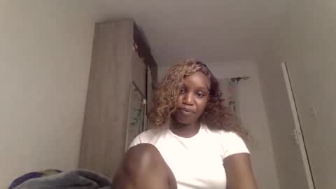 pretty_curvy99 online show from April 3, 8:49 pm