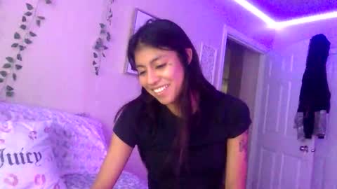 Snapshot of pretty_girl828687 chatting on October 16, 9:46 pm pretty_girl828687 online show from October 16, 9:46 pm