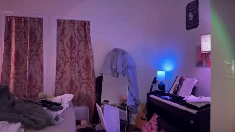 Snapshot of pretty_in_p1nk chatting on February 17, 10:16 pm Sophie online show from February 17, 10:16 pm