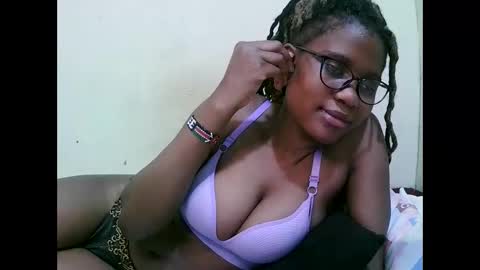 pretty_mellan online show from March 12, 7:02 am