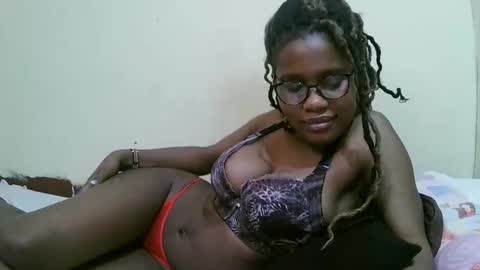 pretty_mellan online show from March 6, 10:36 pm