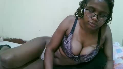 pretty_mellan online show from February 17, 5:34 pm