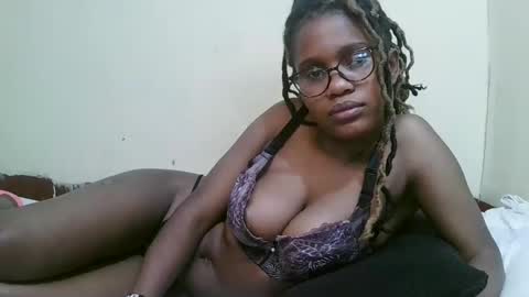 pretty_mellan online show from February 19, 2:11 pm