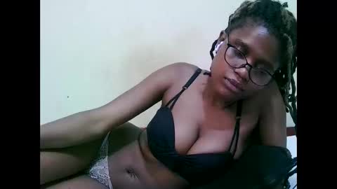 pretty_mellan online show from March 11, 7:46 am