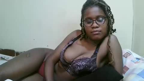 pretty_mellan online show from February 19, 8:33 am