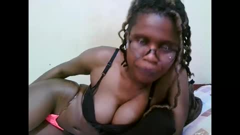 pretty_mellan online show from March 8, 5:22 pm