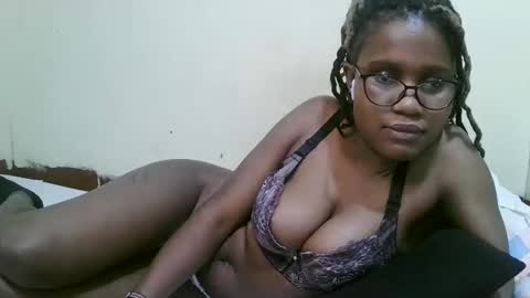 pretty_mellan online show from February 17, 10:05 pm