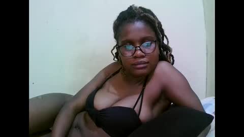 pretty_mellan online show from March 1, 3:38 pm
