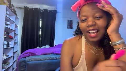 Pretty peaches online show from March 20, 4:17 am