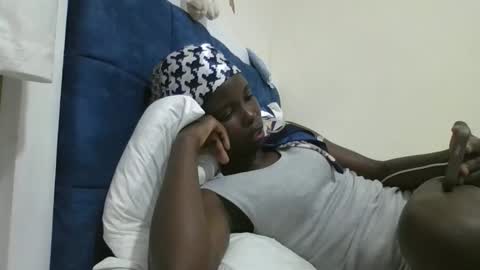 pretty_petite_ebony online show from November 27, 6:37 pm