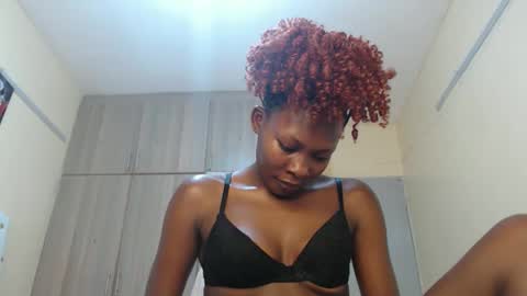 Snapshot of pretty_pixel chatting on October 19, 6:34 pm pretty_pixel online show from October 19, 6:34 pm