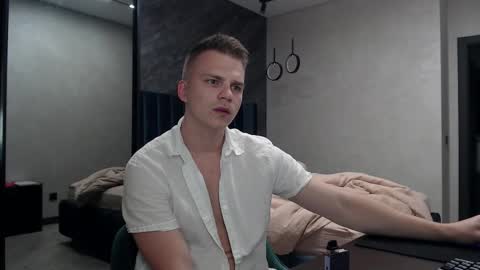 Justin online show from October 18, 11:53 pm