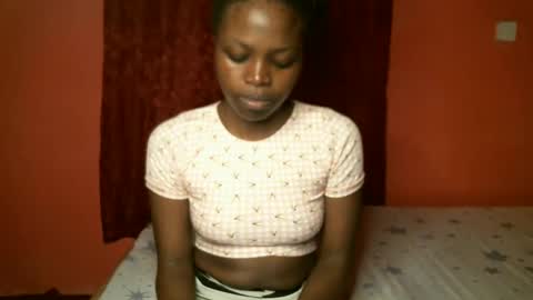 Snapshot of prettybabe02 chatting on January 18, 1:08 am SaraCattra online show from January 18, 1:08 am