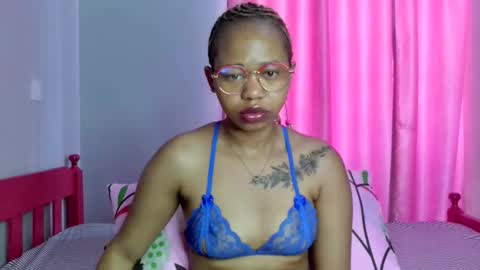 Snapshot of prettybigclit_ebony chatting on September 21, 7:23 am prettybigclit_ebony online show from September 21, 7:23 am