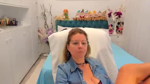 Snapshot of prettyblackeyes chatting on September 24, 6:53 am wilma online show from September 24, 6:53 am