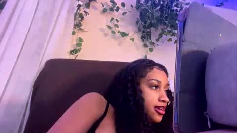prettyblackgal online show from December 3, 7:53 am
