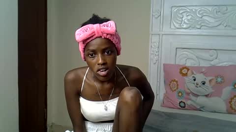 Snapshot of prettybunnny chatting on October 9, 11:54 pm Bunny online show from October 9, 11:54 pm