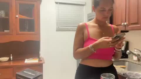 Snapshot of prettyyykittyyy22 chatting on September 23, 2:05 am prettyyykittyyy22 online show from September 23, 2:05 am