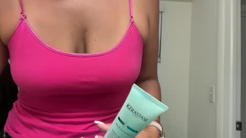 Snapshot of prettyyykittyyy22 chatting on October 29, 2:57 am prettyyykittyyy22 online show from October 29, 2:57 am