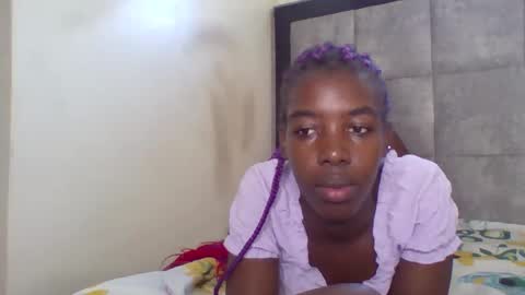 prettyzuzu online show from December 17, 9:38 am