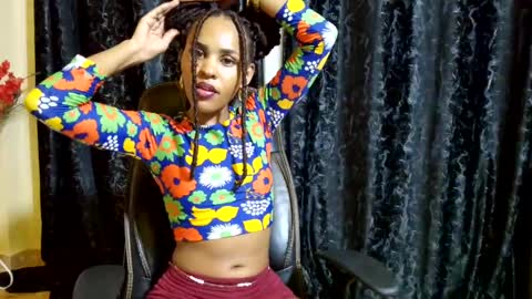 Snapshot of priceless_sexy chatting on February 23, 11:36 pm priceless_sexy online show from February 23, 11:36 pm