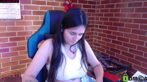 Snapshot of princesa_leia_zathur chatting on March 5, 4:46 pm Leia online show from March 5, 4:46 pm