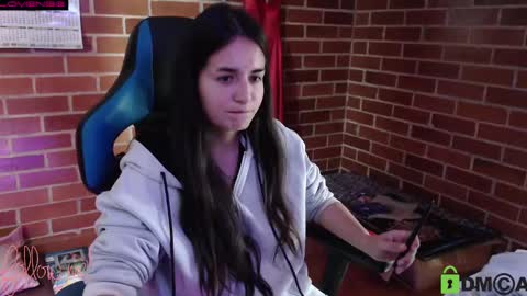 Snapshot of princesa_leia_zathur chatting on February 26, 4:16 pm Leia online show from February 26, 4:16 pm