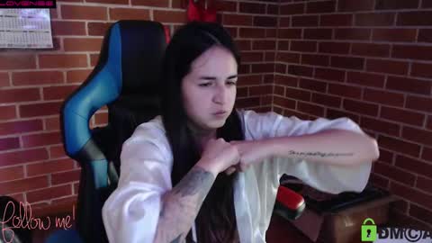 Snapshot of princesa_leia_zathur chatting on February 18, 7:09 pm Leia online show from February 18, 7:09 pm