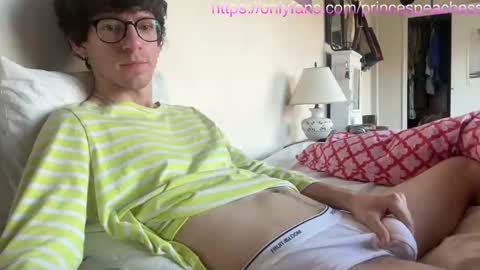 Peaches online show from October 23, 8:42 pm