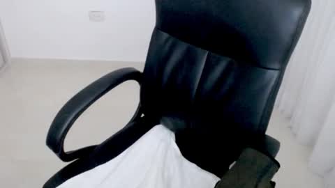 Snapshot of princess_19x chatting on October 16, 12:54 am valery dollx online show from October 16, 12:54 am