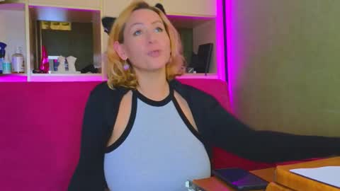 Kira and Paul online show from November 5, 2:08 pm