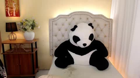 Snapshot of princessyanzy chatting on February 6, 12:22 am princessyanzy1 online show from February 6, 12:22 am