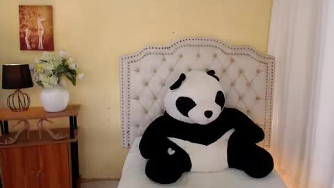 Snapshot of princessyanzy chatting on February 27, 1:30 am princessyanzy1 online show from February 27, 1:30 am