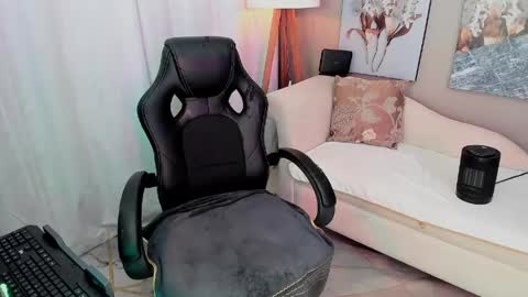 Priya Rose online show from May 22, 10:11 am