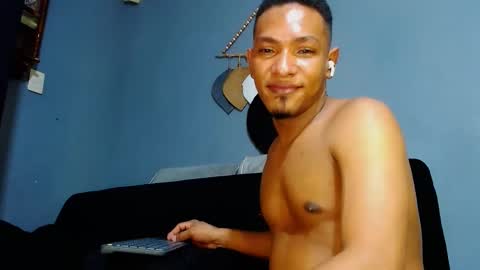 Snapshot of prometo23cm chatting on February 12, 12:44 pm Grande y Gruesa online show from February 12, 12:44 pm