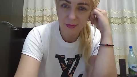 Snapshot of pryncess_sweety chatting on September 23, 4:56 pm Pryncess sweety online show from September 23, 4:56 pm