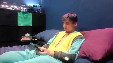 Alpha Pup Sparky online show from December 5, 7:29 am