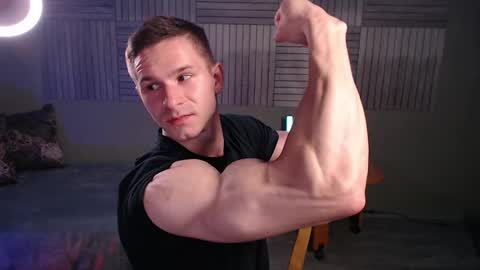 puremenshape online show from May 13, 6:28 pm