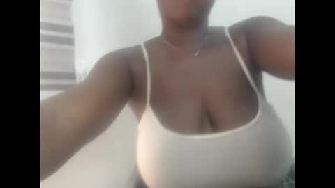 Snapshot of pussydollurz chatting on October 15, 9:43 am pussydollurz online show from October 15, 9:43 am