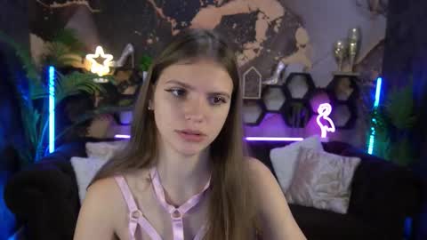 Snapshot of pussyonluck chatting on September 27, 7:39 am Ellie online show from September 27, 7:39 am